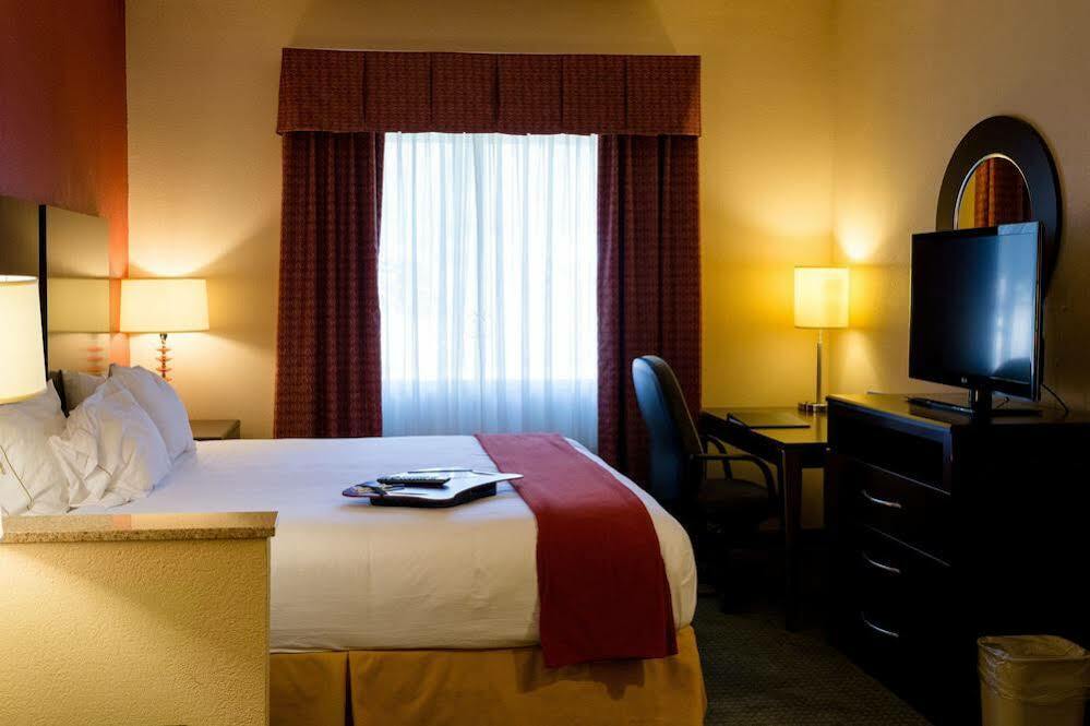 Holiday Inn Express & Suites - Oxford By Ihg Εξωτερικό φωτογραφία